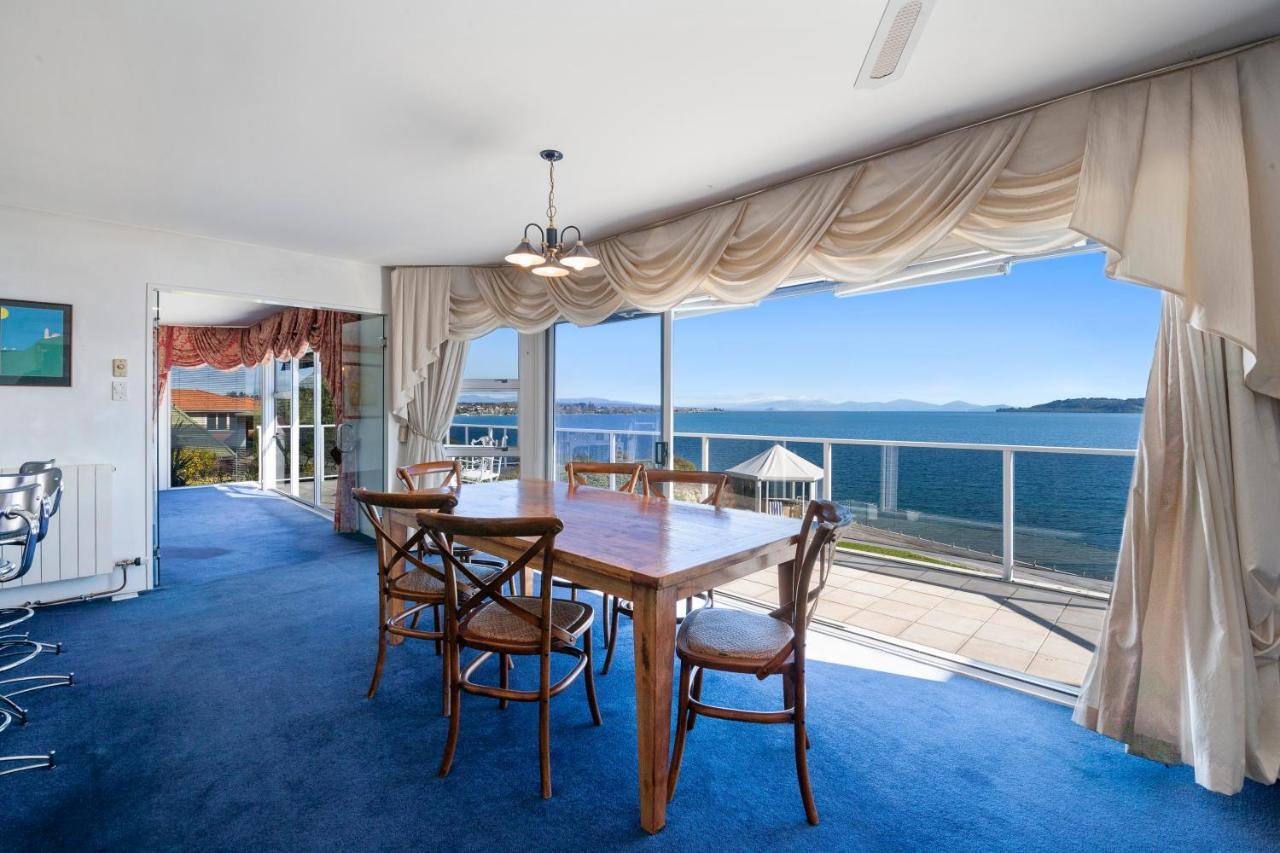 Spectacular Lakefront Home Таупо Екстер'єр фото