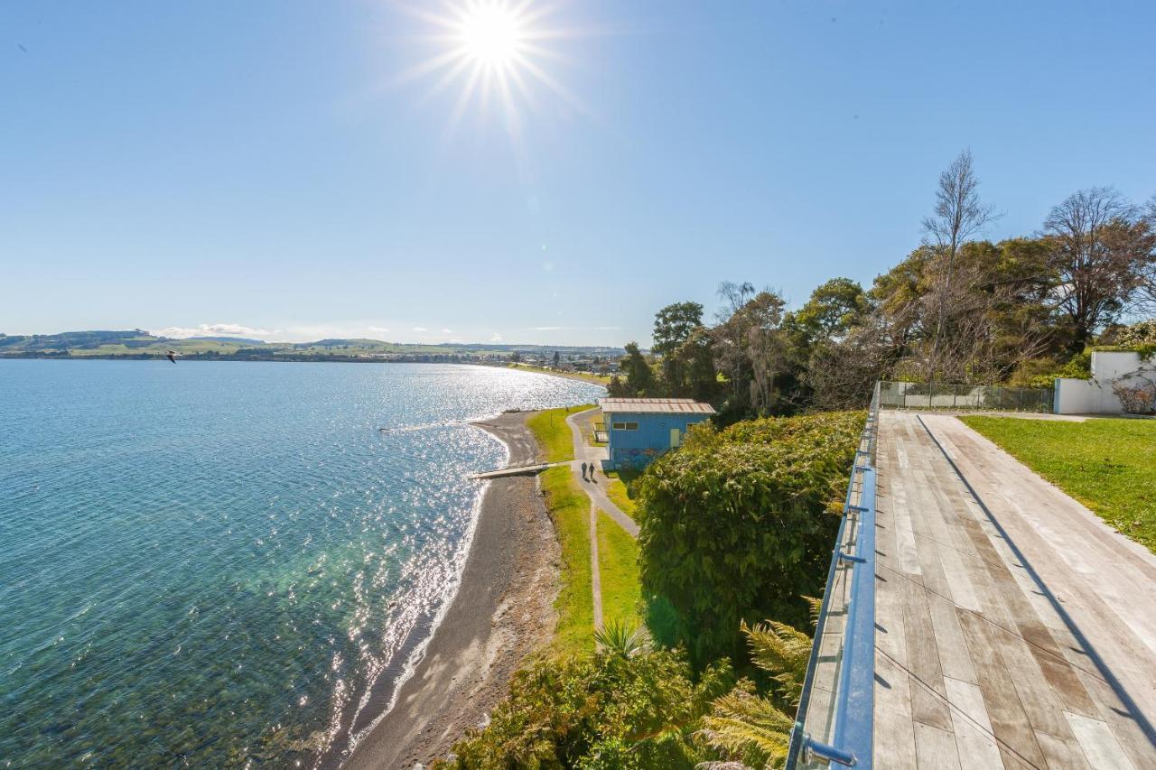 Spectacular Lakefront Home Таупо Екстер'єр фото
