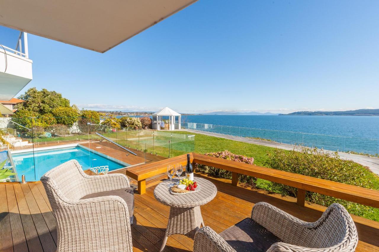 Spectacular Lakefront Home Таупо Екстер'єр фото