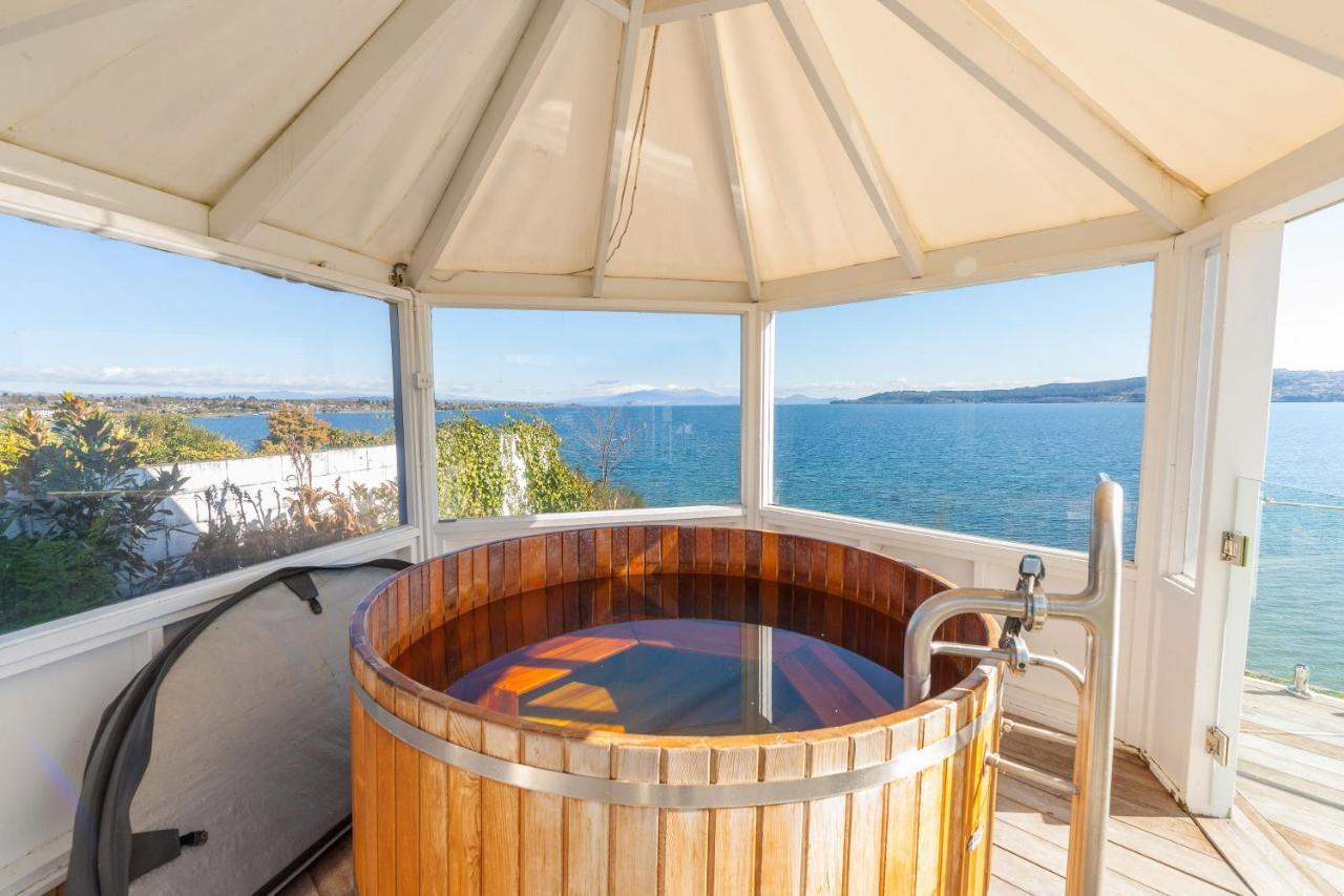 Spectacular Lakefront Home Таупо Екстер'єр фото