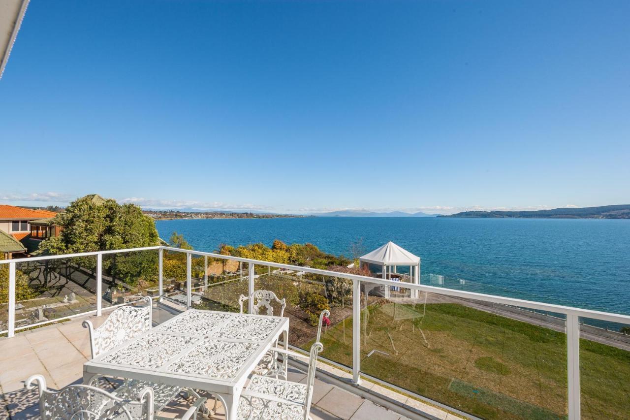 Spectacular Lakefront Home Таупо Екстер'єр фото